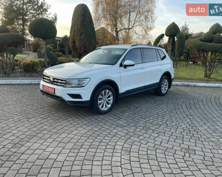 Білий Фольксваген Тігуан, об'ємом двигуна 2 л та пробігом 100 тис. км за 16300 $, фото 1 на Automoto.ua