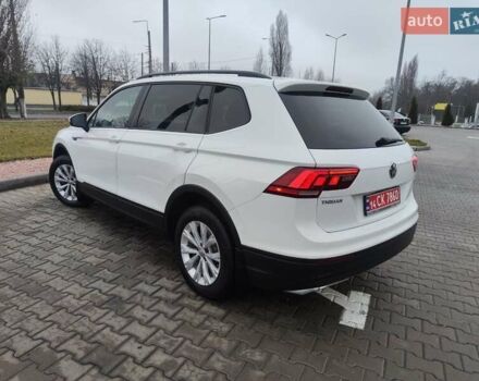 Белый Фольксваген Тигуан, объемом двигателя 1.97 л и пробегом 270 тыс. км за 14899 $, фото 5 на Automoto.ua