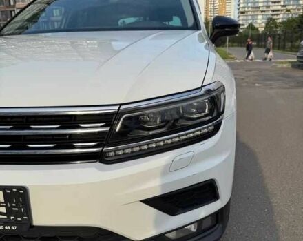 Белый Фольксваген Тигуан, объемом двигателя 2 л и пробегом 99 тыс. км за 17500 $, фото 4 на Automoto.ua