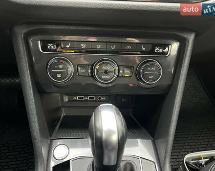 Білий Фольксваген Тігуан, об'ємом двигуна 2 л та пробігом 137 тис. км за 19350 $, фото 23 на Automoto.ua