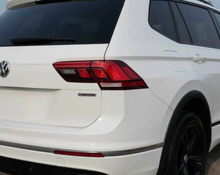 Белый Фольксваген Тигуан, объемом двигателя 2 л и пробегом 48 тыс. км за 5600 $, фото 5 на Automoto.ua