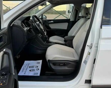 Білий Фольксваген Тігуан, об'ємом двигуна 2 л та пробігом 70 тис. км за 14000 $, фото 11 на Automoto.ua