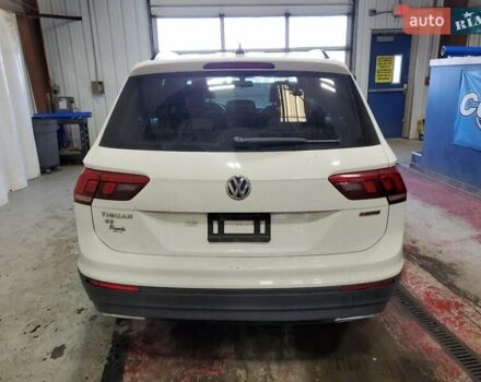 Белый Фольксваген Тигуан, объемом двигателя 2 л и пробегом 150 тыс. км за 4100 $, фото 5 на Automoto.ua