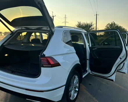 Белый Фольксваген Тигуан, объемом двигателя 2 л и пробегом 198 тыс. км за 41500 $, фото 4 на Automoto.ua