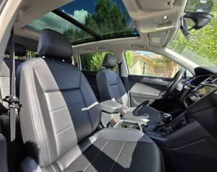 Білий Фольксваген Тігуан, об'ємом двигуна 2 л та пробігом 40 тис. км за 10000 $, фото 8 на Automoto.ua