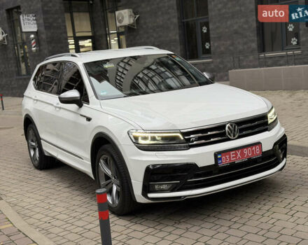 Белый Фольксваген Тигуан, объемом двигателя 2 л и пробегом 245 тыс. км за 28800 $, фото 3 на Automoto.ua