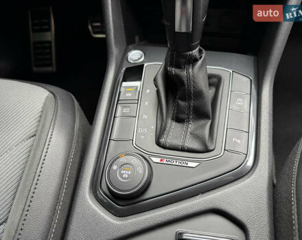 Белый Фольксваген Тигуан, объемом двигателя 2 л и пробегом 245 тыс. км за 28800 $, фото 48 на Automoto.ua