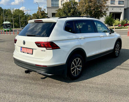 Белый Фольксваген Тигуан, объемом двигателя 2 л и пробегом 73 тыс. км за 22999 $, фото 4 на Automoto.ua