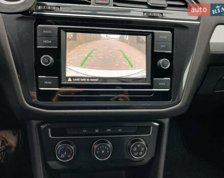 Белый Фольксваген Тигуан, объемом двигателя 2 л и пробегом 143 тыс. км за 17850 $, фото 9 на Automoto.ua