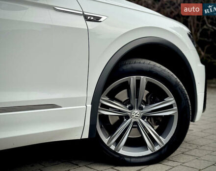 Білий Фольксваген Тігуан, об'ємом двигуна 2 л та пробігом 186 тис. км за 29999 $, фото 31 на Automoto.ua