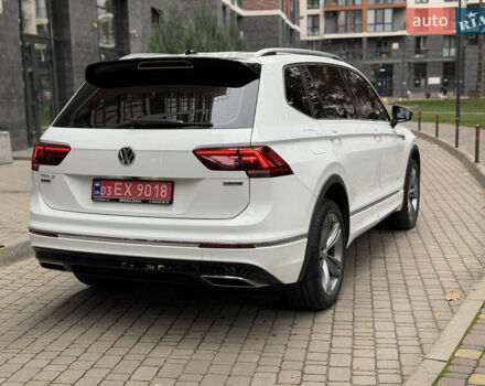 Белый Фольксваген Тигуан, объемом двигателя 2 л и пробегом 245 тыс. км за 28800 $, фото 7 на Automoto.ua