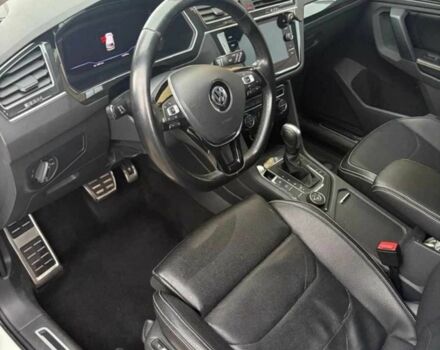 Белый Фольксваген Тигуан, объемом двигателя 2 л и пробегом 143 тыс. км за 19999 $, фото 4 на Automoto.ua