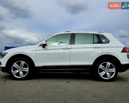 Білий Фольксваген Тігуан, об'ємом двигуна 2 л та пробігом 170 тис. км за 28500 $, фото 4 на Automoto.ua
