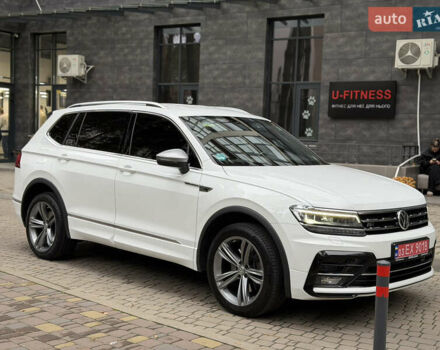 Белый Фольксваген Тигуан, объемом двигателя 2 л и пробегом 245 тыс. км за 28800 $, фото 4 на Automoto.ua