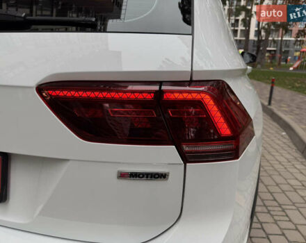 Белый Фольксваген Тигуан, объемом двигателя 2 л и пробегом 245 тыс. км за 28800 $, фото 13 на Automoto.ua