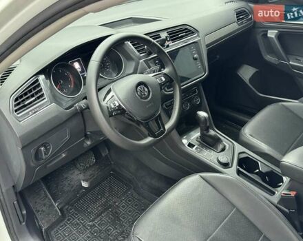 Белый Фольксваген Тигуан, объемом двигателя 2 л и пробегом 99 тыс. км за 17200 $, фото 11 на Automoto.ua