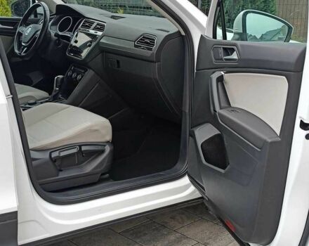 Білий Фольксваген Тігуан, об'ємом двигуна 2 л та пробігом 88 тис. км за 10300 $, фото 12 на Automoto.ua