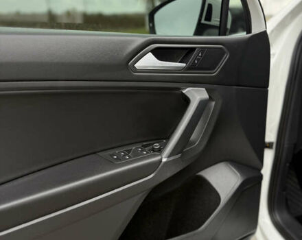 Белый Фольксваген Тигуан, объемом двигателя 2 л и пробегом 88 тыс. км за 25000 $, фото 17 на Automoto.ua