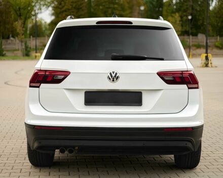 Білий Фольксваген Тігуан, об'ємом двигуна 2 л та пробігом 32 тис. км за 9800 $, фото 4 на Automoto.ua
