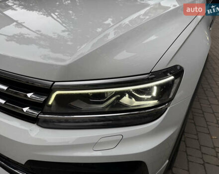 Белый Фольксваген Тигуан, объемом двигателя 2 л и пробегом 245 тыс. км за 28800 $, фото 18 на Automoto.ua