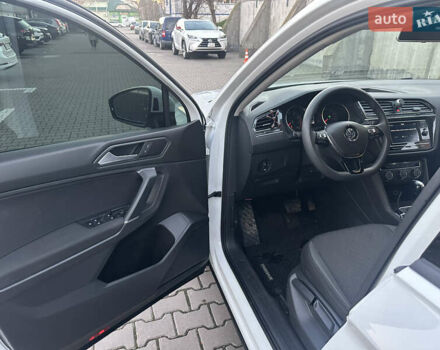 Білий Фольксваген Тігуан, об'ємом двигуна 1.98 л та пробігом 227 тис. км за 15999 $, фото 46 на Automoto.ua