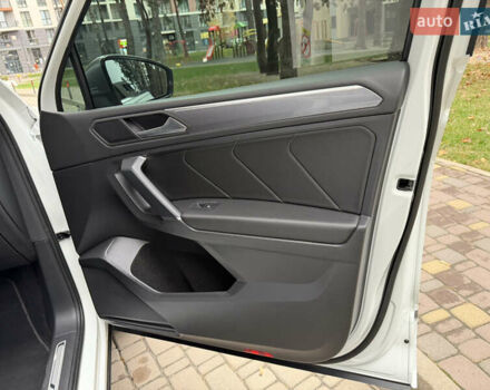 Белый Фольксваген Тигуан, объемом двигателя 2 л и пробегом 245 тыс. км за 28800 $, фото 55 на Automoto.ua