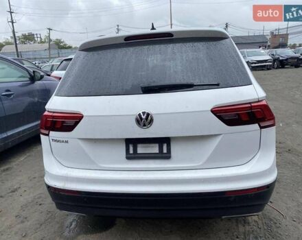 Білий Фольксваген Тігуан, об'ємом двигуна 2 л та пробігом 149 тис. км за 11300 $, фото 3 на Automoto.ua