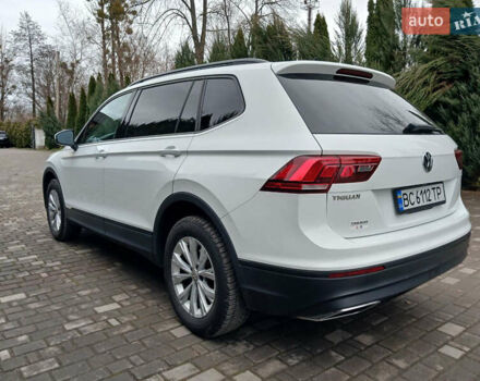 Белый Фольксваген Тигуан, объемом двигателя 2 л и пробегом 143 тыс. км за 17850 $, фото 4 на Automoto.ua