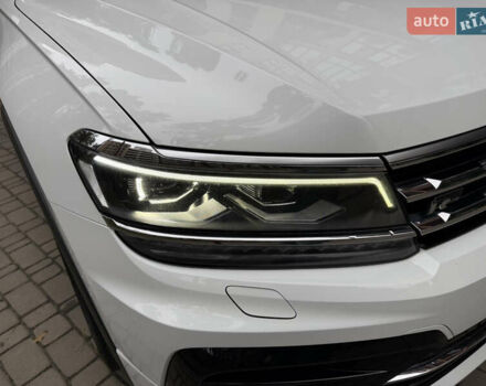 Белый Фольксваген Тигуан, объемом двигателя 2 л и пробегом 245 тыс. км за 28800 $, фото 17 на Automoto.ua