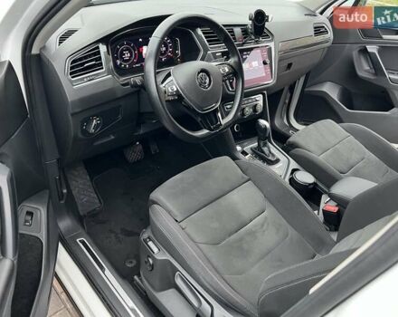 Белый Фольксваген Тигуан, объемом двигателя 1.97 л и пробегом 43 тыс. км за 26900 $, фото 37 на Automoto.ua