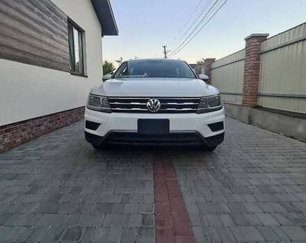Белый Фольксваген Тигуан, объемом двигателя 2 л и пробегом 79 тыс. км за 17000 $, фото 1 на Automoto.ua