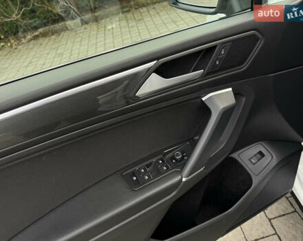 Білий Фольксваген Тігуан, об'ємом двигуна 2 л та пробігом 186 тис. км за 29999 $, фото 56 на Automoto.ua