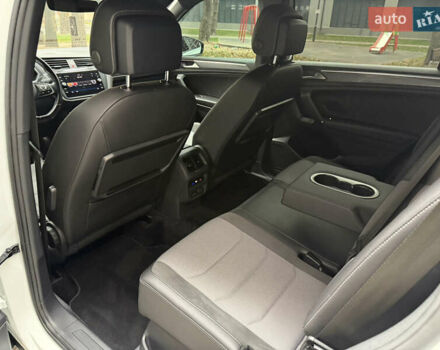 Белый Фольксваген Тигуан, объемом двигателя 2 л и пробегом 245 тыс. км за 28800 $, фото 39 на Automoto.ua