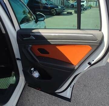 Белый Фольксваген Тигуан, объемом двигателя 1.97 л и пробегом 98 тыс. км за 30000 $, фото 15 на Automoto.ua