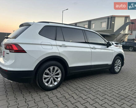 Білий Фольксваген Тігуан, об'ємом двигуна 1.98 л та пробігом 227 тис. км за 15999 $, фото 27 на Automoto.ua