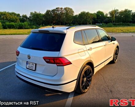 Белый Фольксваген Тигуан, объемом двигателя 2 л и пробегом 58 тыс. км за 24000 $, фото 2 на Automoto.ua