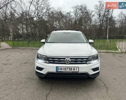 Белый Фольксваген Тигуан, объемом двигателя 2 л и пробегом 112 тыс. км за 22500 $, фото 1 на Automoto.ua