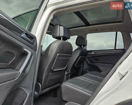 Білий Фольксваген Тігуан, об'ємом двигуна 2 л та пробігом 170 тис. км за 28500 $, фото 31 на Automoto.ua