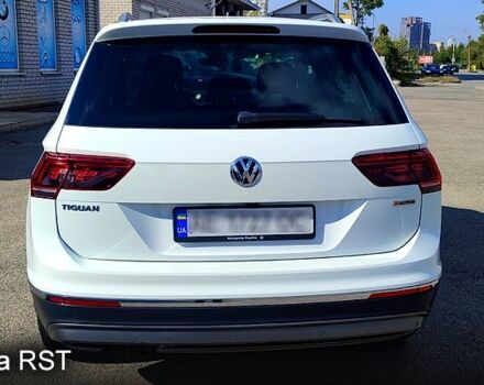 Белый Фольксваген Тигуан, объемом двигателя 2 л и пробегом 98 тыс. км за 29000 $, фото 4 на Automoto.ua