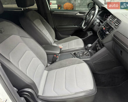 Белый Фольксваген Тигуан, объемом двигателя 2 л и пробегом 245 тыс. км за 28800 $, фото 54 на Automoto.ua