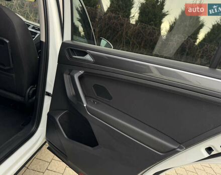 Білий Фольксваген Тігуан, об'ємом двигуна 2 л та пробігом 186 тис. км за 29999 $, фото 44 на Automoto.ua