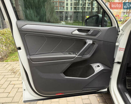 Белый Фольксваген Тигуан, объемом двигателя 2 л и пробегом 245 тыс. км за 28800 $, фото 30 на Automoto.ua