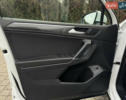 Білий Фольксваген Тігуан, об'ємом двигуна 2 л та пробігом 186 тис. км за 29999 $, фото 55 на Automoto.ua