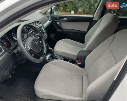 Белый Фольксваген Тигуан, объемом двигателя 2 л и пробегом 143 тыс. км за 17850 $, фото 11 на Automoto.ua