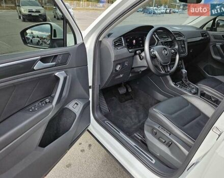 Білий Фольксваген Тігуан, об'ємом двигуна 2 л та пробігом 170 тис. км за 28500 $, фото 21 на Automoto.ua