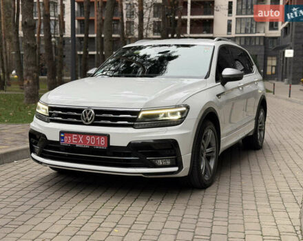 Белый Фольксваген Тигуан, объемом двигателя 2 л и пробегом 245 тыс. км за 28800 $, фото 1 на Automoto.ua