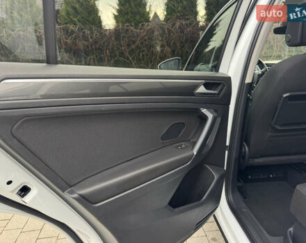 Білий Фольксваген Тігуан, об'ємом двигуна 2 л та пробігом 186 тис. км за 29999 $, фото 50 на Automoto.ua