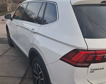 Білий Фольксваген Тігуан, об'ємом двигуна 2 л та пробігом 142 тис. км за 17200 $, фото 4 на Automoto.ua