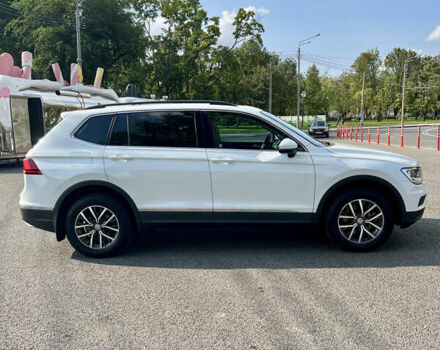 Белый Фольксваген Тигуан, объемом двигателя 2 л и пробегом 73 тыс. км за 22999 $, фото 3 на Automoto.ua
