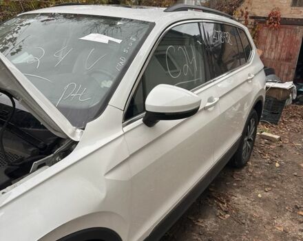 Білий Фольксваген Тігуан, об'ємом двигуна 2 л та пробігом 145 тис. км за 13600 $, фото 3 на Automoto.ua